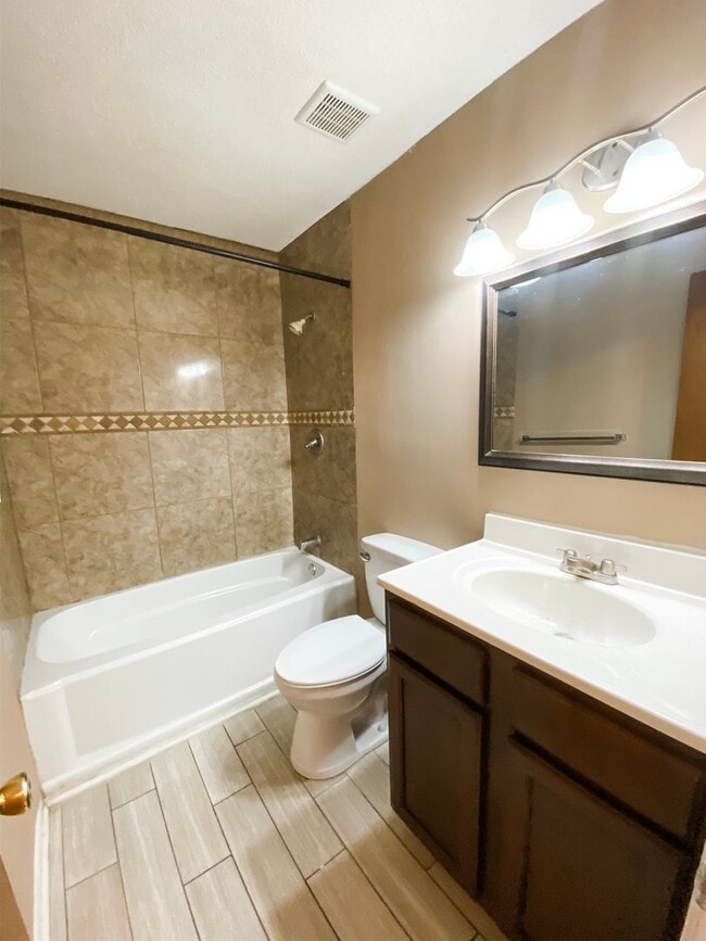 Building Photo - Townhome in Fort Walton Beach!