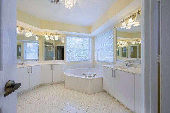 Building Photo - 248 Bluejay Ln