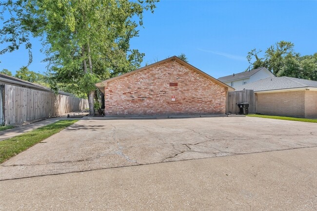 Building Photo - 4006 Blalock Rd