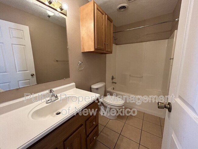 Building Photo - 504 W Navajo St