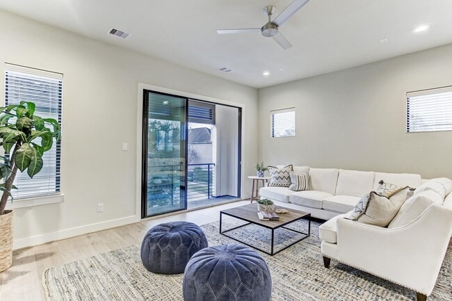 Building Photo - 806 Sienna Palm Ln