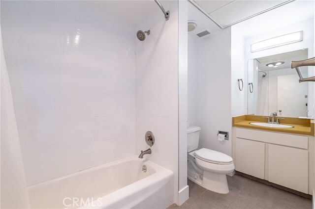 Building Photo - 2160 W Century Dr