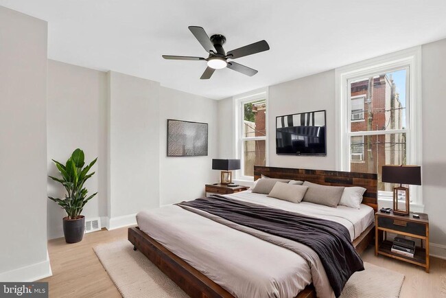 Building Photo - 35 E Collom St