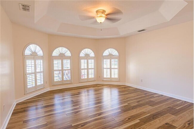 Building Photo - 920 SW Capri St