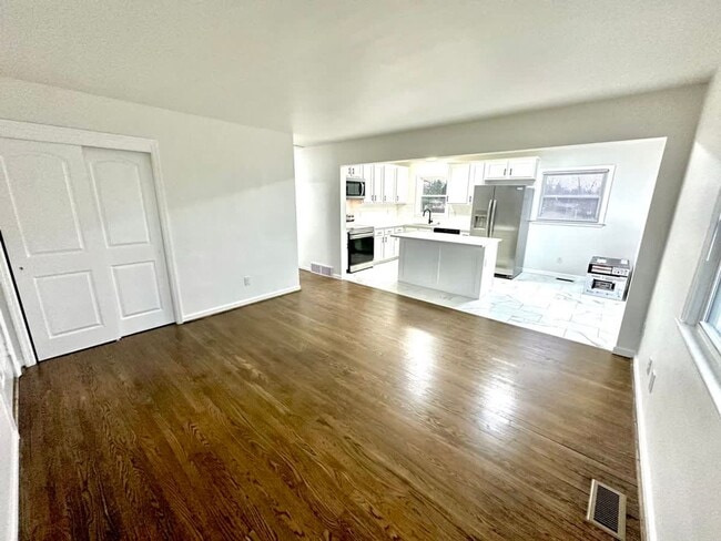 Building Photo - 345 Harvard Dr