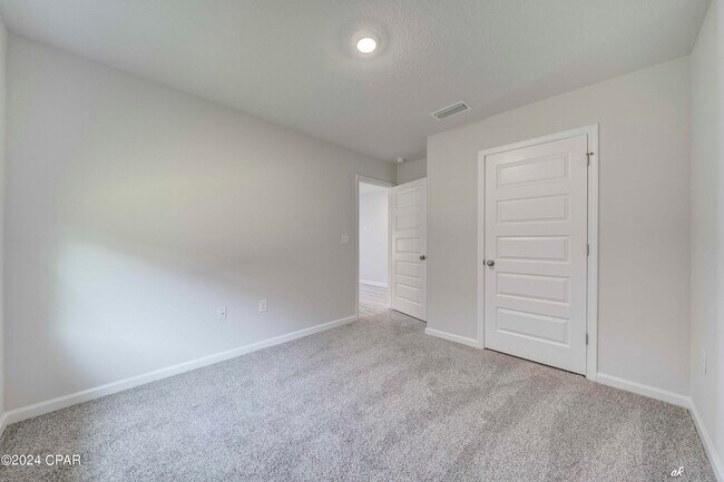 Building Photo - 282 Boggy Creek Way