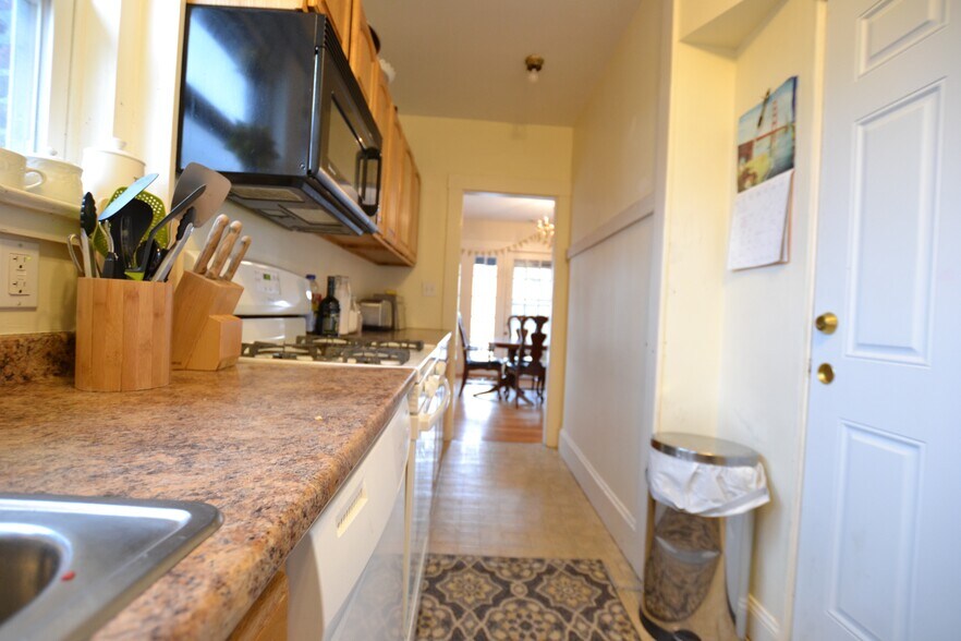 Building Photo - 207 Chestnut Ave