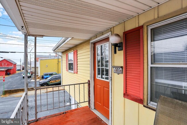 Building Photo - 105 W Main St