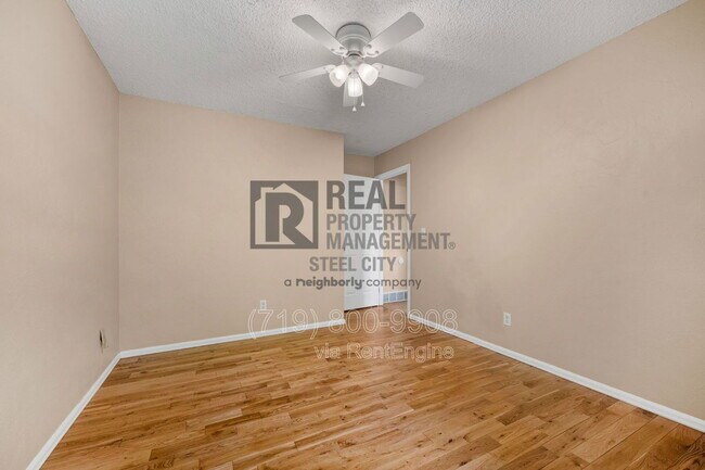 Building Photo - 12 Chicory Ct