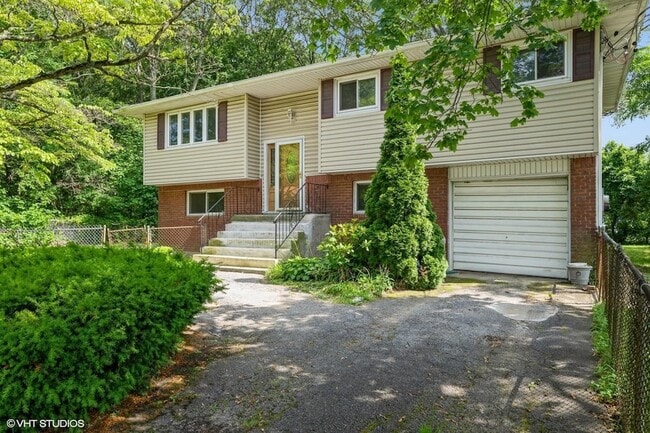 Primary Photo - 472 Essex St