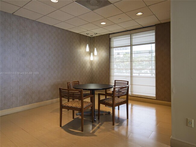 Building Photo - 2333 Brickell Ave