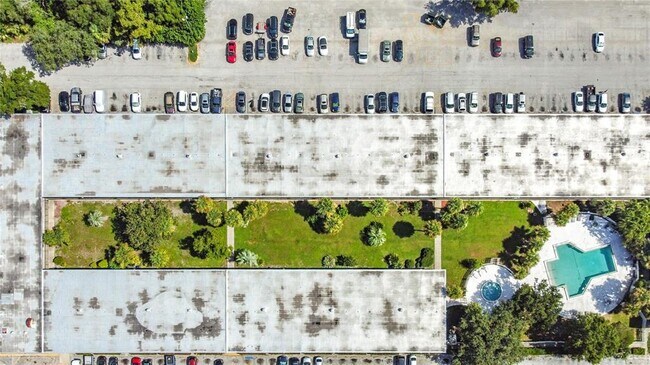 Building Photo - 7900 S Orange Blossom Trail