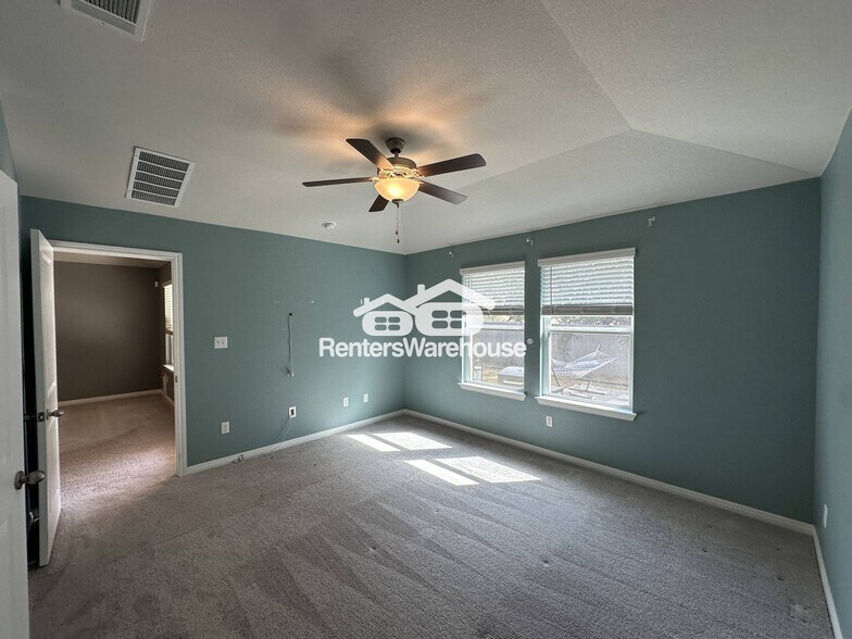 Building Photo - 513 Longmount Cv