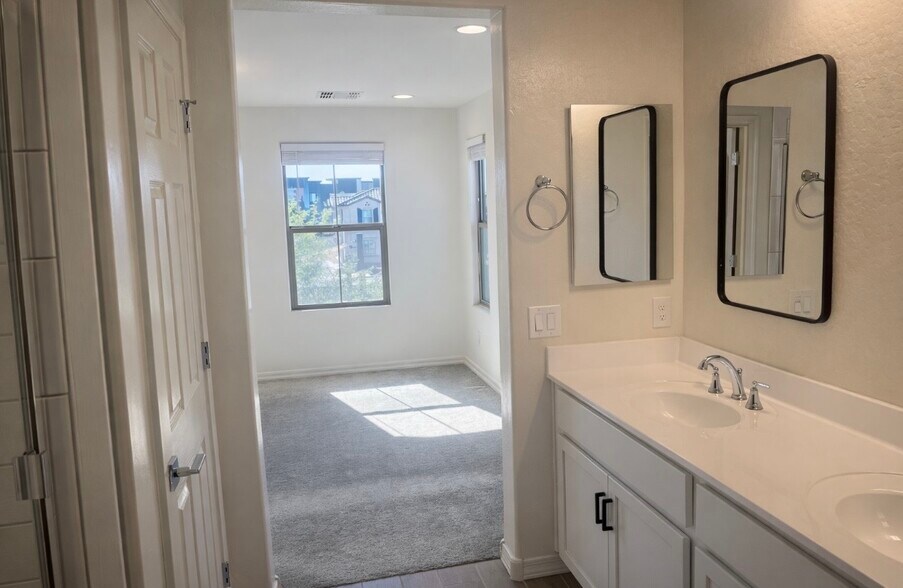 Building Photo - 8337 E Irwin Ave