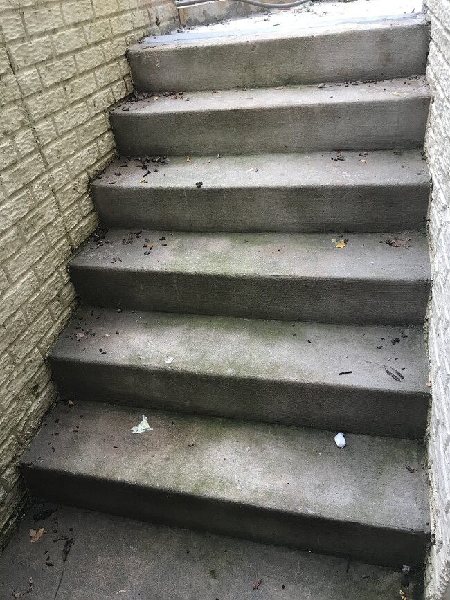 Building Photo - 7402 Nigh Rd