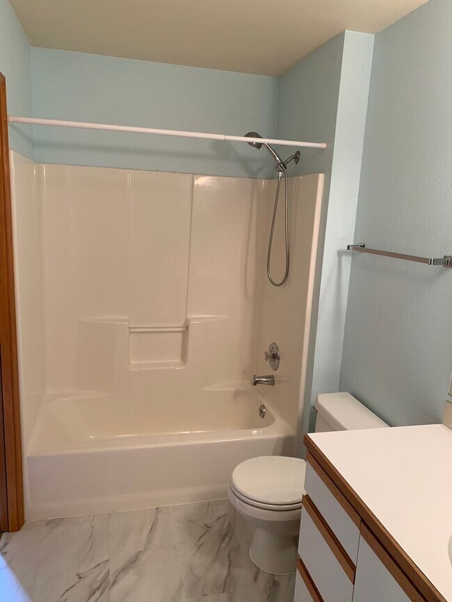 Building Photo - Well maintained 3 bed 2 bath rambler home in quiet Zenith neighborhood in Des Moines