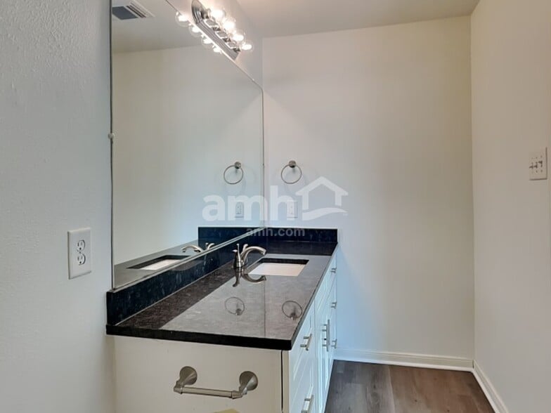 Building Photo - 13214 Ambrosa Dr