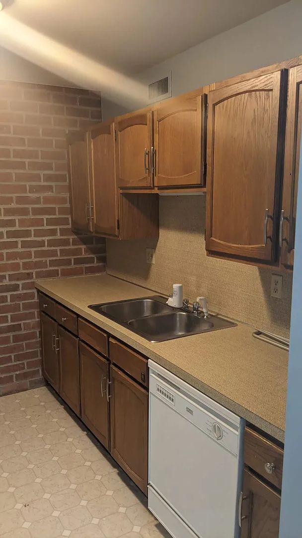 Building Photo - Quiet 1 Bedroom Convenient to Hershey Med and Attractions