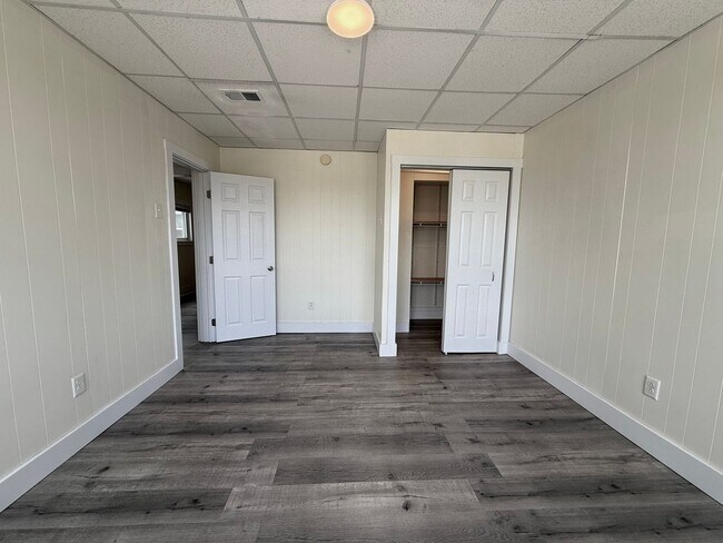 Building Photo - Updated 1BR Apt available now!