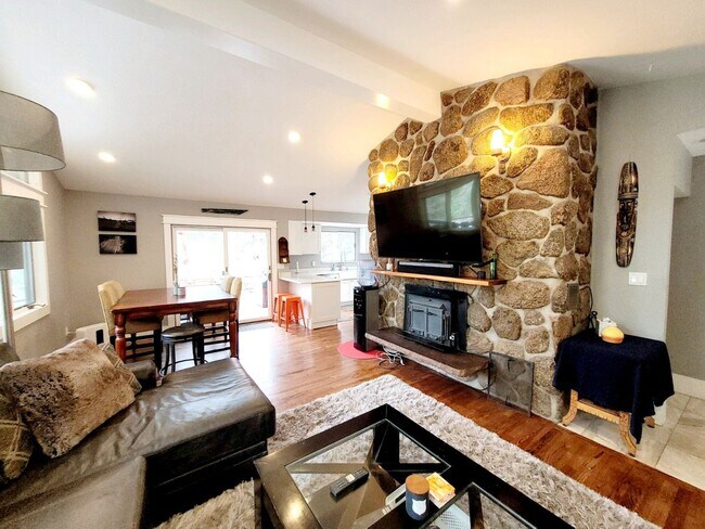 Building Photo - Executive Rental Fully Furnished PERFECT GETAWAY, MOUNTAIN RETREAT WITHIN TOWN!!