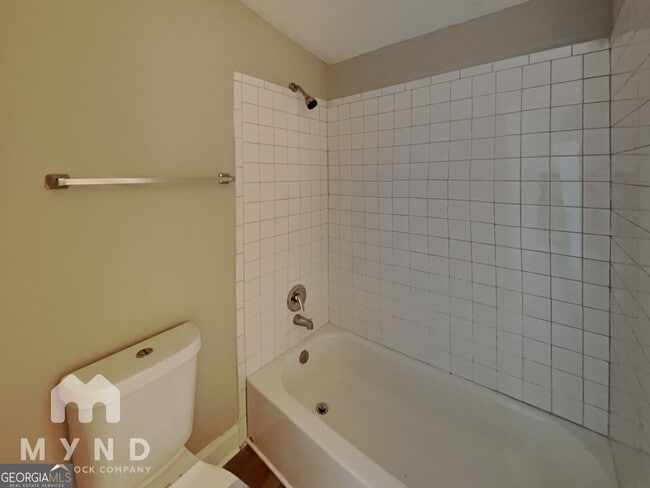 Building Photo - 1708 Evans Dr SW