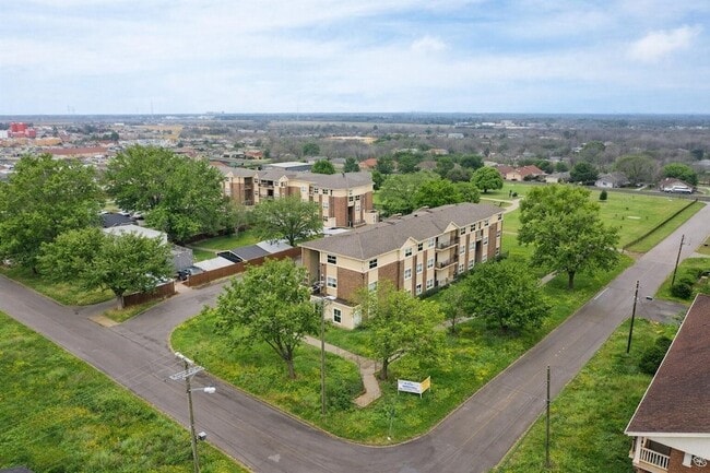 Building Photo - 600 E Marble St