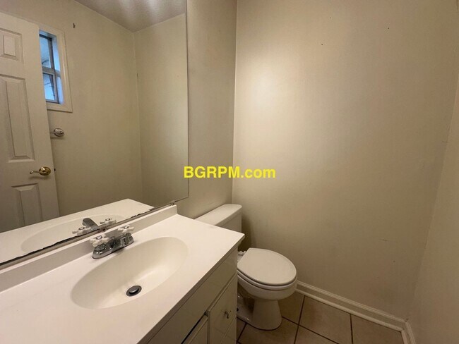 Building Photo - 3 BD, 1.5 BA, home in Jacksonville