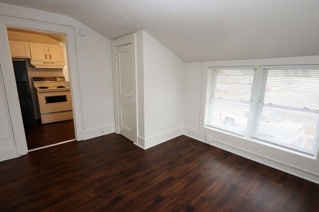 Building Photo - 1601-B