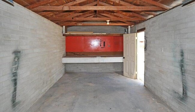 Building Photo - Cntrally Located 4 bedroom home