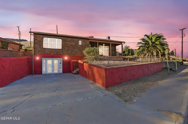 Building Photo - 2515 Arizona Ave