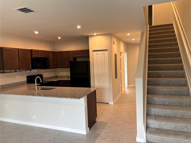 Building Photo - 551 NW 10th St