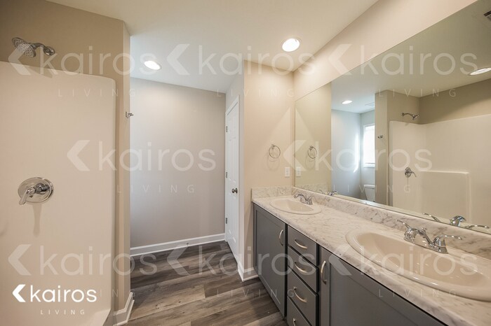 Building Photo - 1366 Maxwell Cir