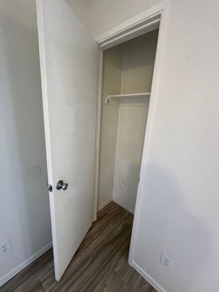 Building Photo - 1201 S McClintock Dr