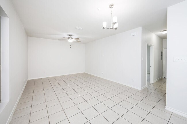 Building Photo - 1511 Don Camilo Blvd