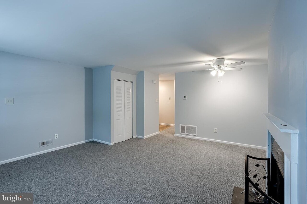 Building Photo - 1002 Huntingdon Mews