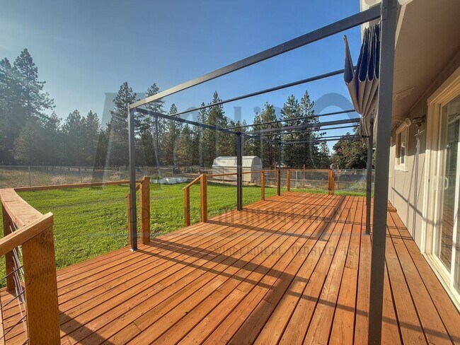 Building Photo - Spacious Nine Mile Home On Acreage