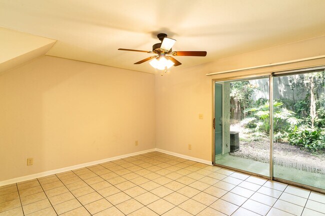 Building Photo - 2 Bedroom, 2.5 Bath Townhome In SW Pickwick Park
