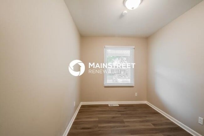 Building Photo - 3 Bedroom Pet-Friendly Home in St. Louis, MO with Main Street Renewal