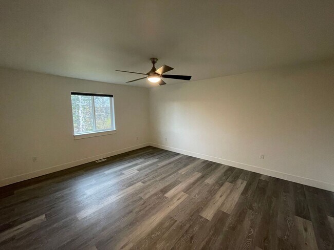 Building Photo - 2847 E Lakeview Rd