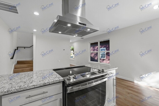 Building Photo - 2025 Grainger St