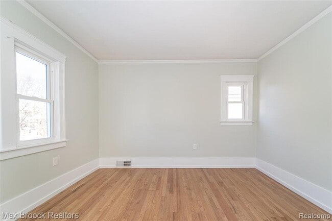 Building Photo - 3266 Collingwood St