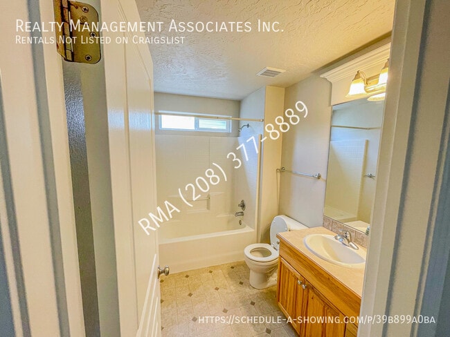 Building Photo - 611 W Calderwood St