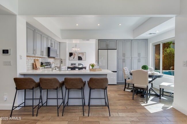 Building Photo - 2119 E New Bedford Dr