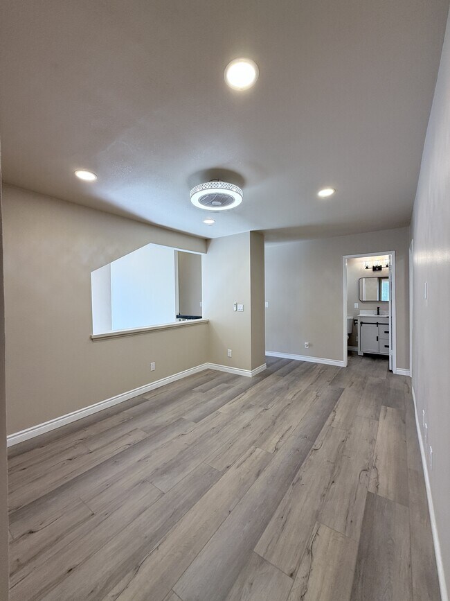 Building Photo - 435 Anacapa Cir