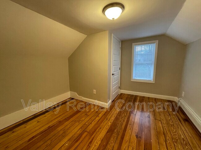 Building Photo - 123-125 Williams St