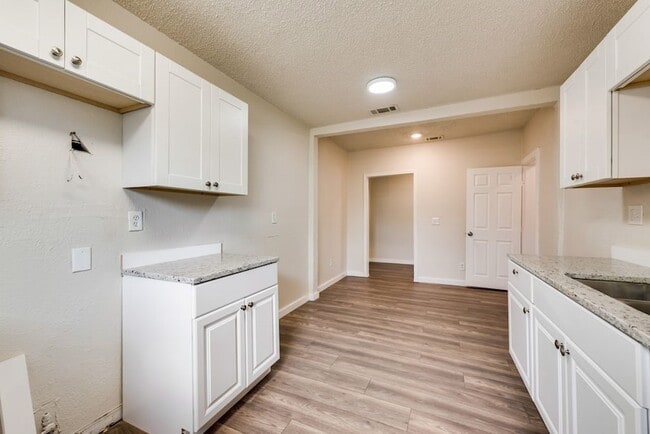 Building Photo - 2818 Oakdale St