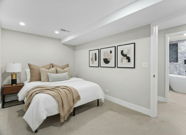 Building Photo - 2850 W Henderson St