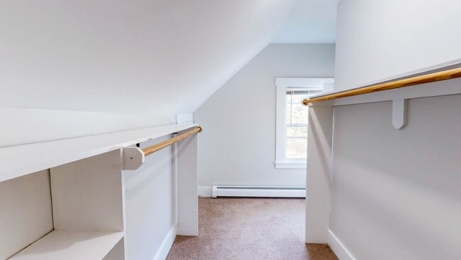 Building Photo - Charming and Spacious 5BD 2.5BA House in Beaver Hills!