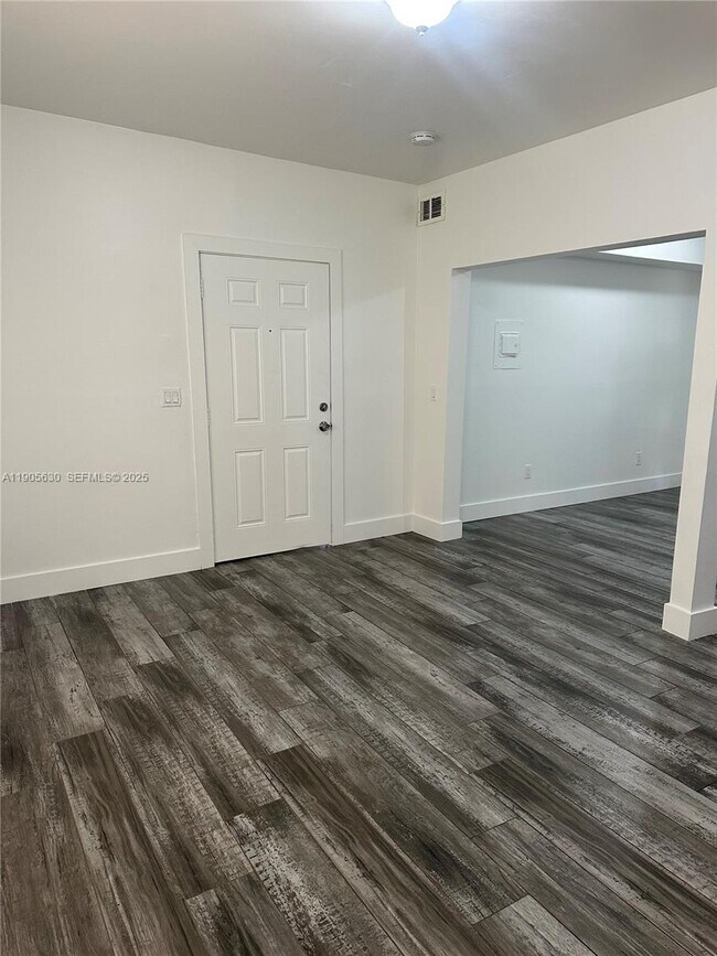 Building Photo - 2500 NE 192 St