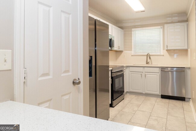 Building Photo - 745 Crestwell Cir